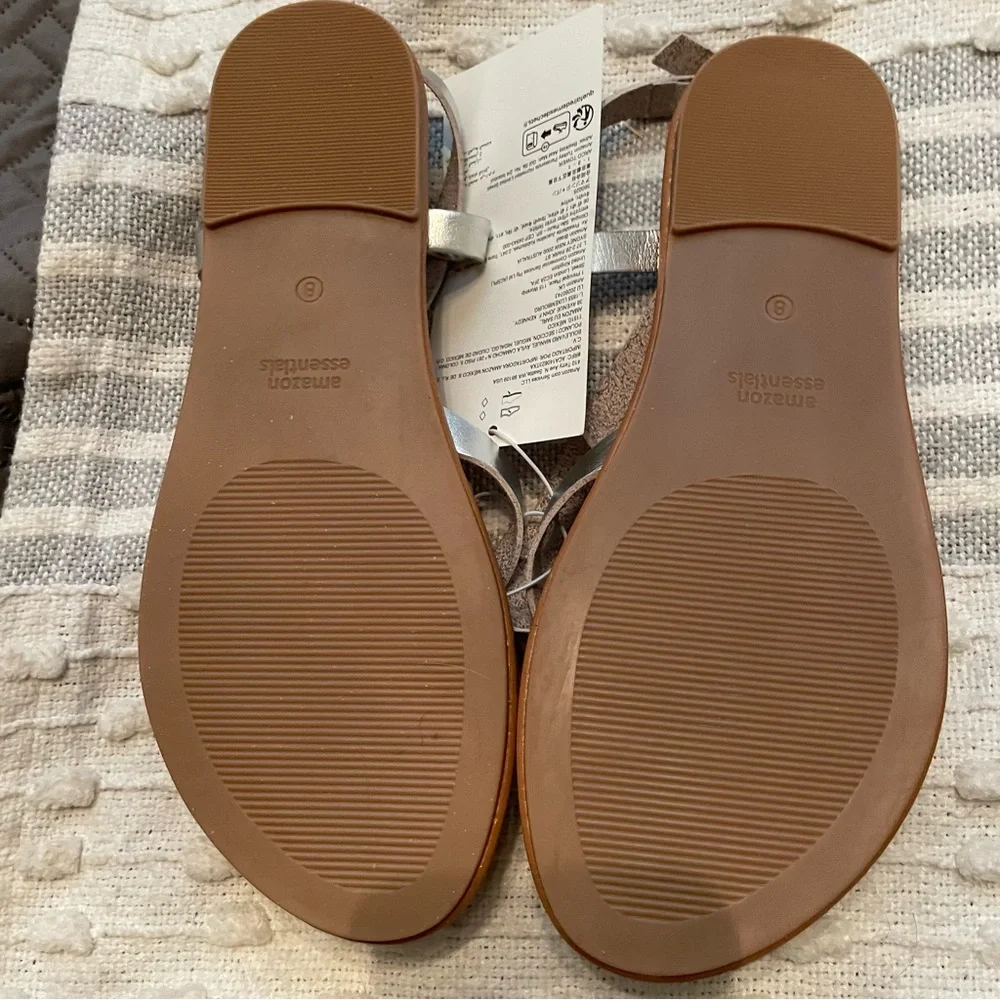 Amazon Essentials Women's Casual Strappy Sandal Silver metallic NWT Size 8